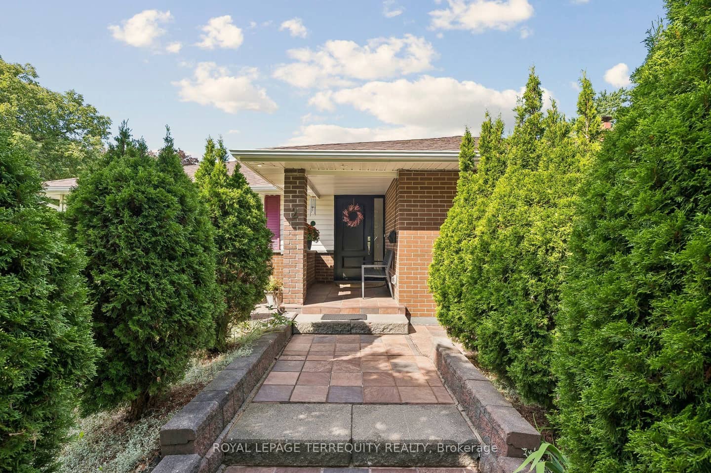 2 Richbourne Court, Toronto, ON M1T 1T6