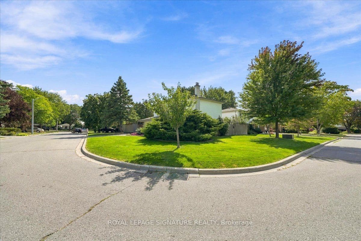 17 Palgrave Crescent, Brampton, ON L6W 1E1