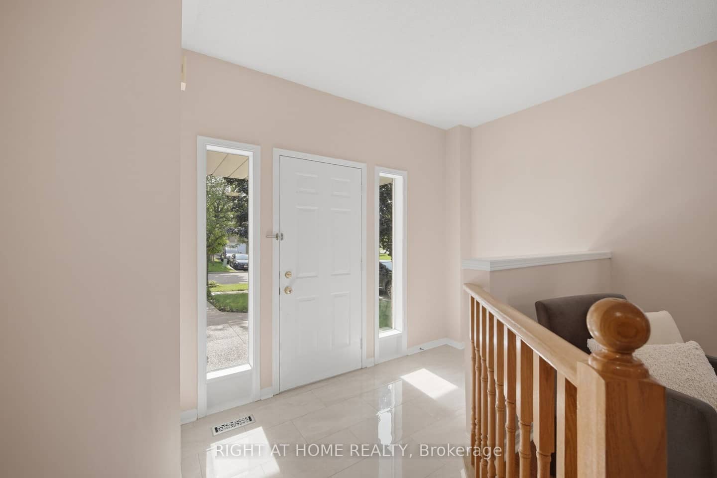 975 Mantle Crescent, Mississauga, ON L5V 2G3
