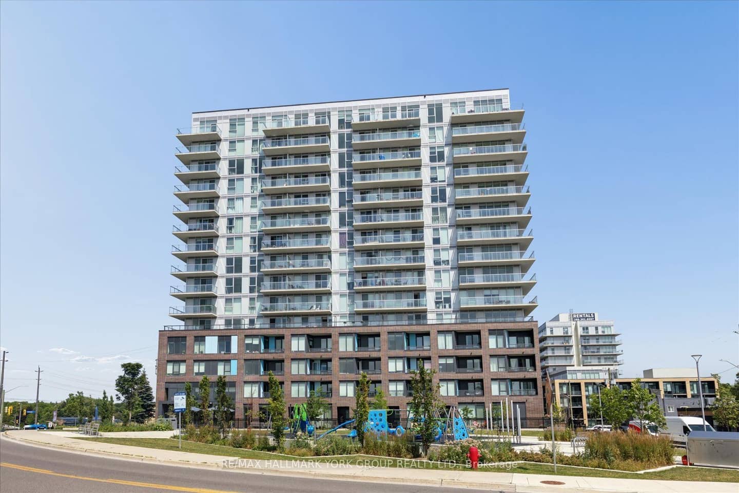 185 Deerfield Road 420, Newmarket, ON L2Y 0G7