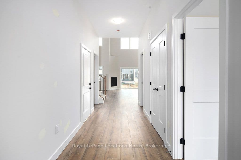 127 Yvonne Crescent, Blue Mountains, ON L9Y 5T9
