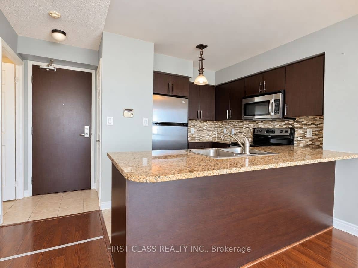 208 Enfield Place 2802, Mississauga, ON L5B 0G8