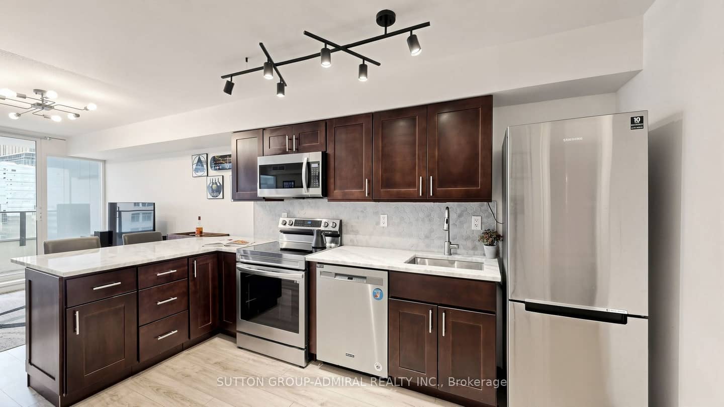111 Elizabeth Street 922, Toronto, ON M5G 1P7