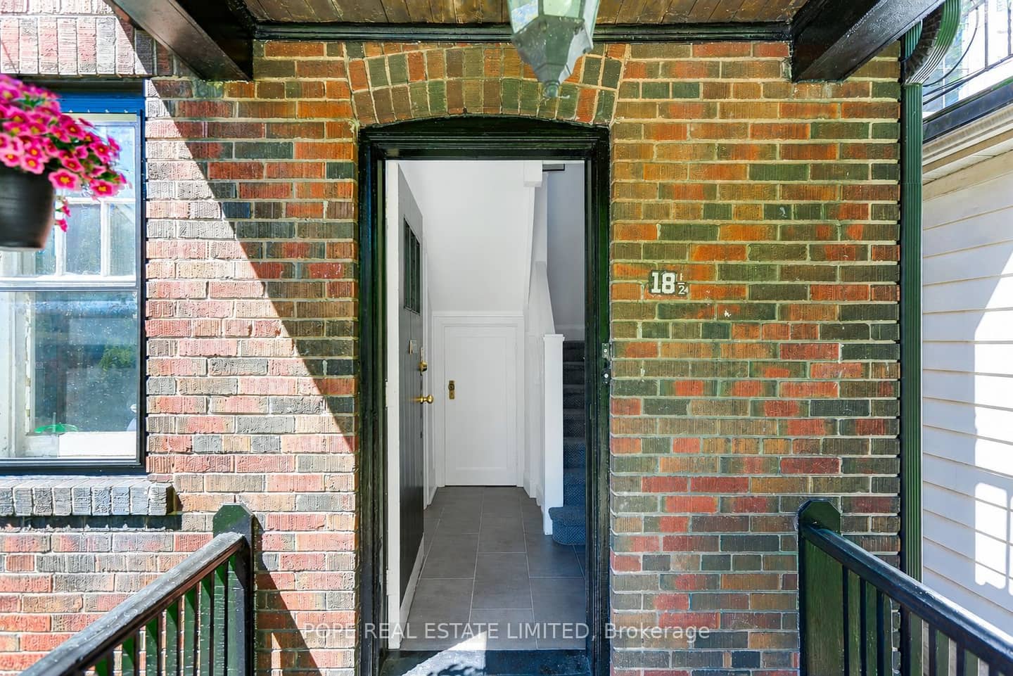 18 Edgewood Avenue, Toronto, ON M4L 3E6