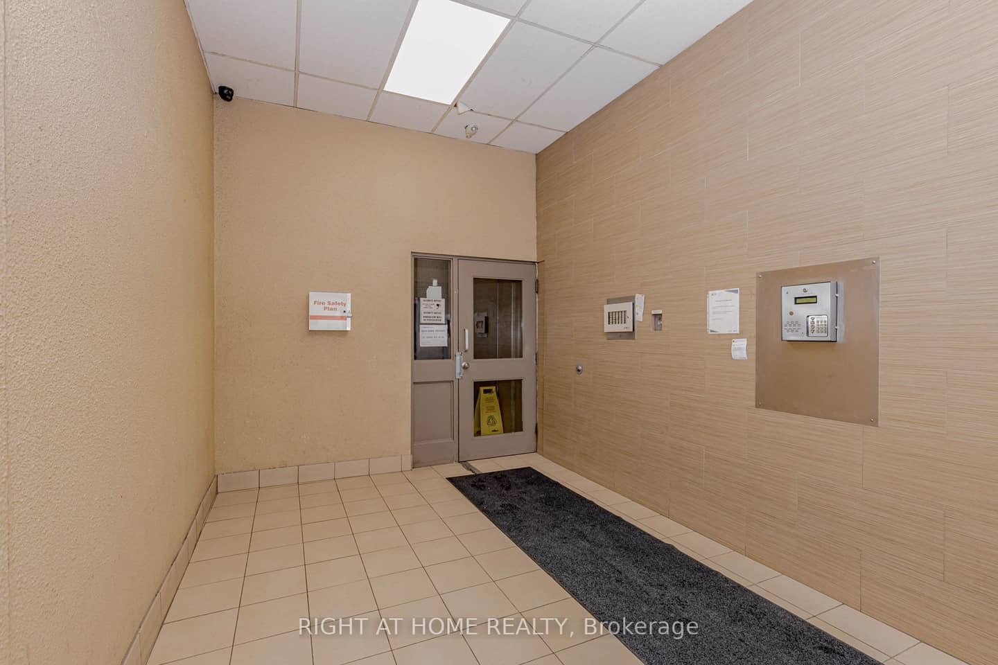 40 Rexdale Boulevard 3, Toronto, ON M9W 5Z3