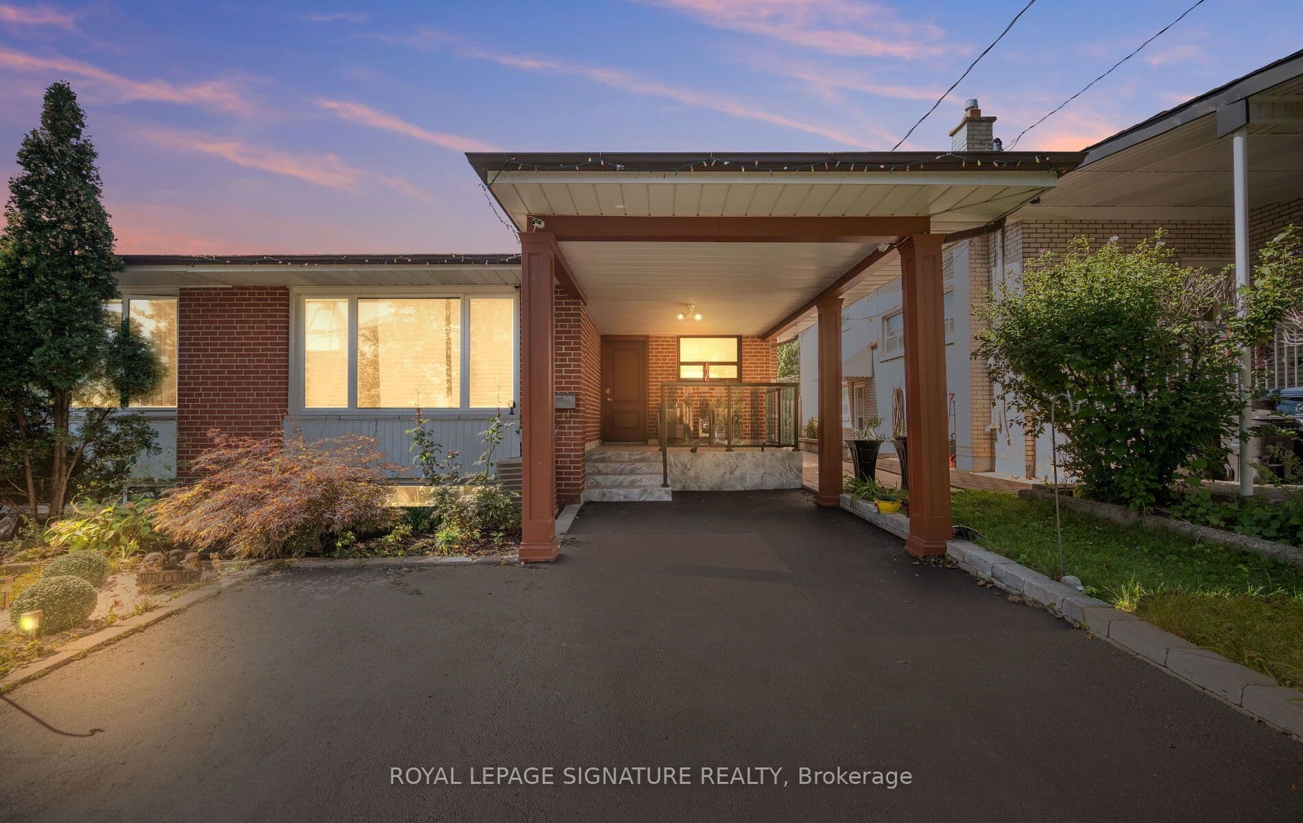 14 Dixington Crescent, Toronto, ON M9P 2M1
