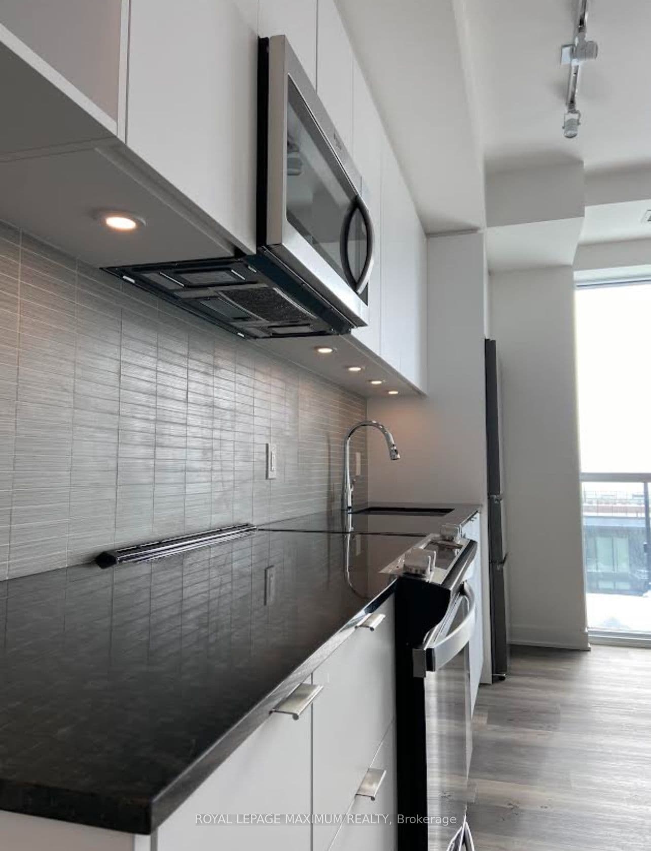 100 Eagle Rock Way 1012, Vaughan, ON L6A 5B9