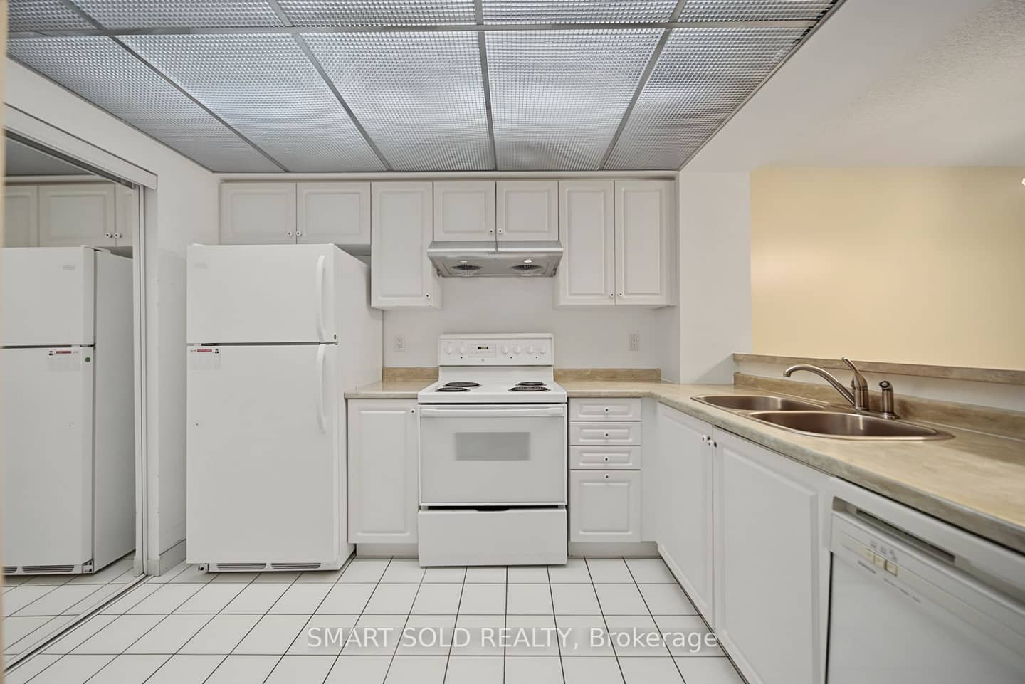 28 Hollywood Avenue 205, Toronto, ON M2N 6S4