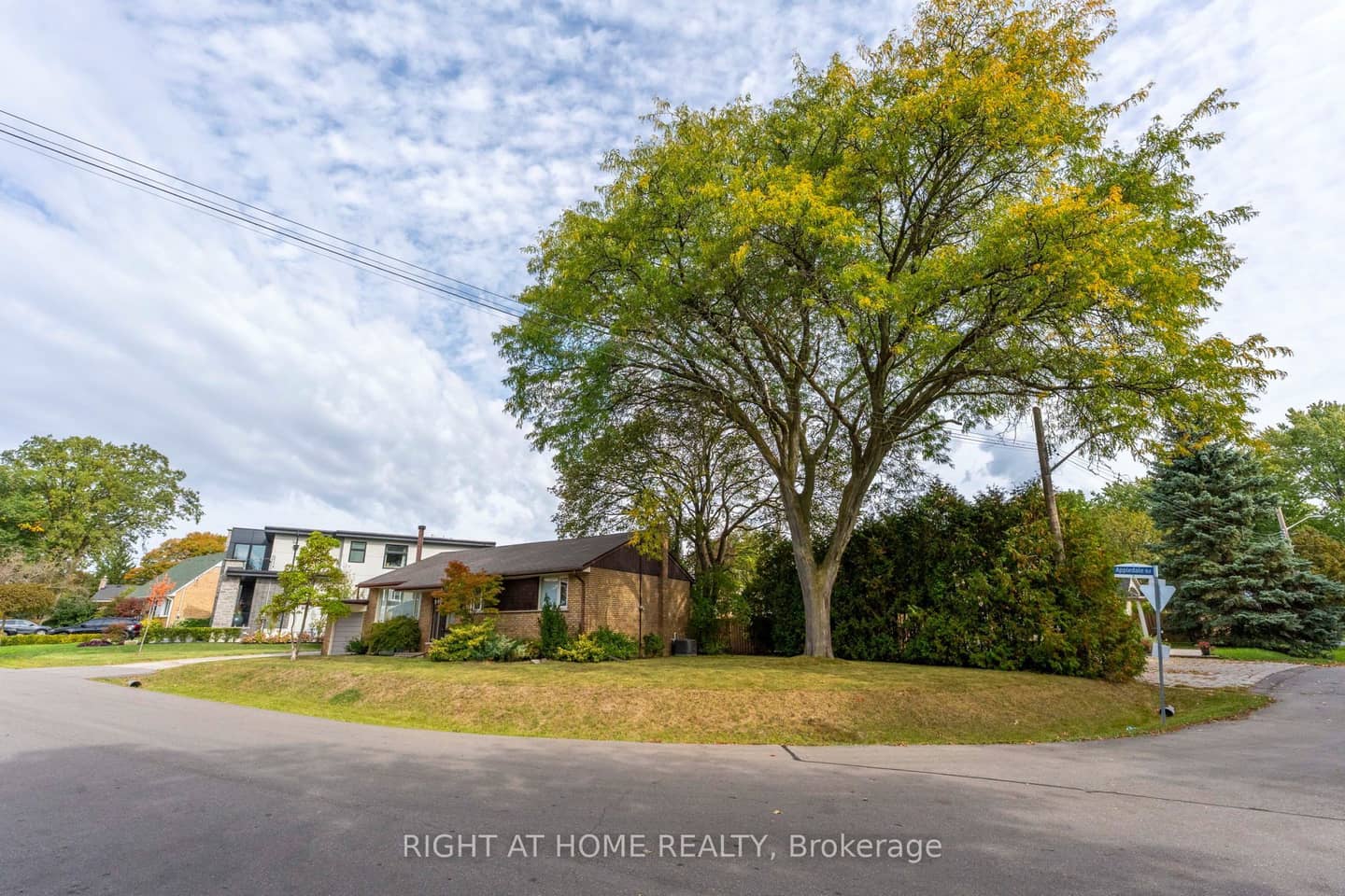 9 Appledale Road, Toronto, ON M9B 5G5