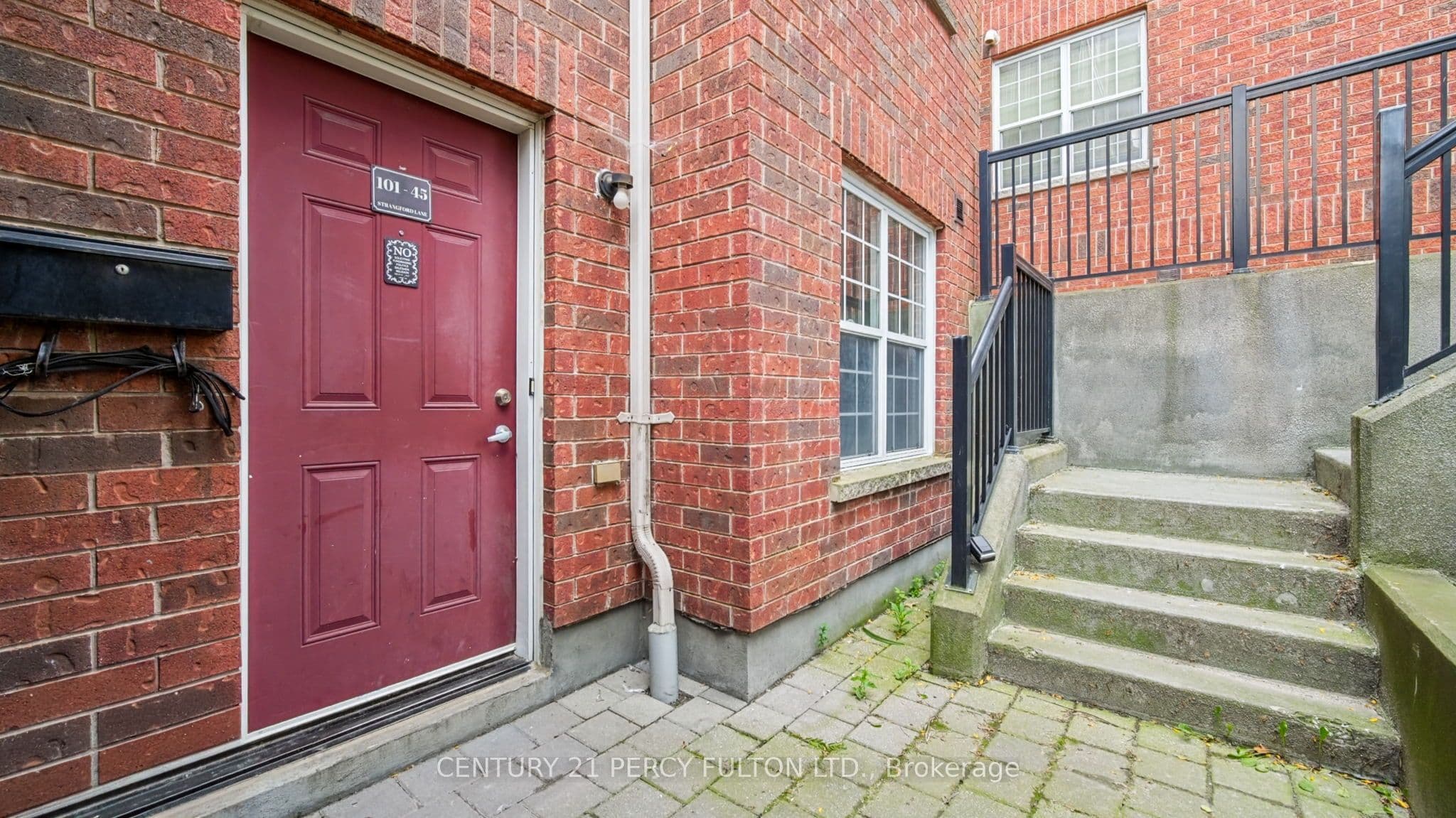 45 Strangford Lane 101, Toronto, ON M1L 0E5
