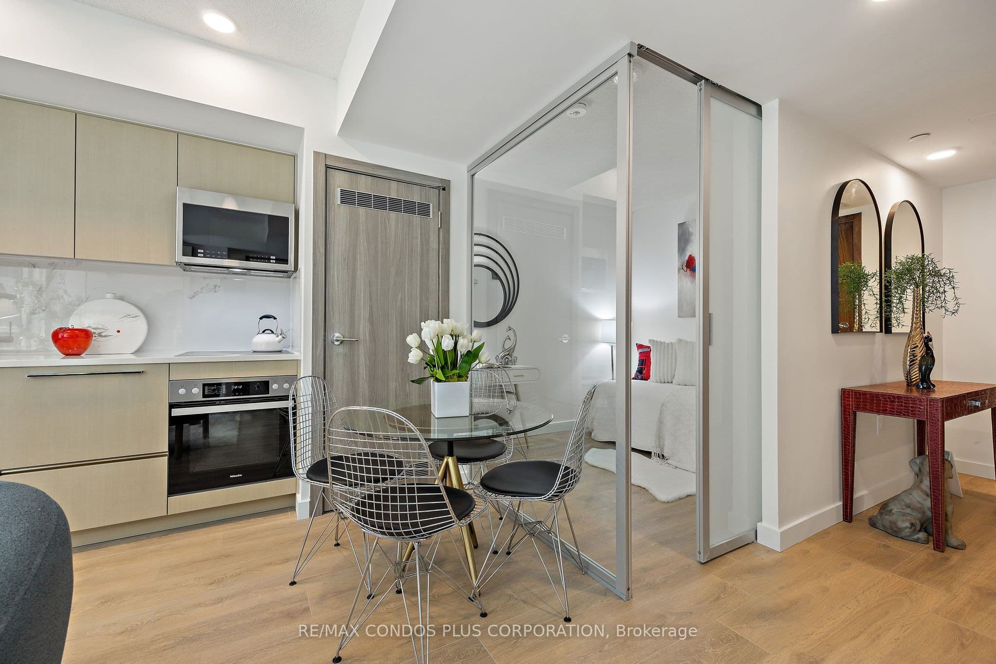 38 Widmer Street 810, Toronto, ON M5V 0P7