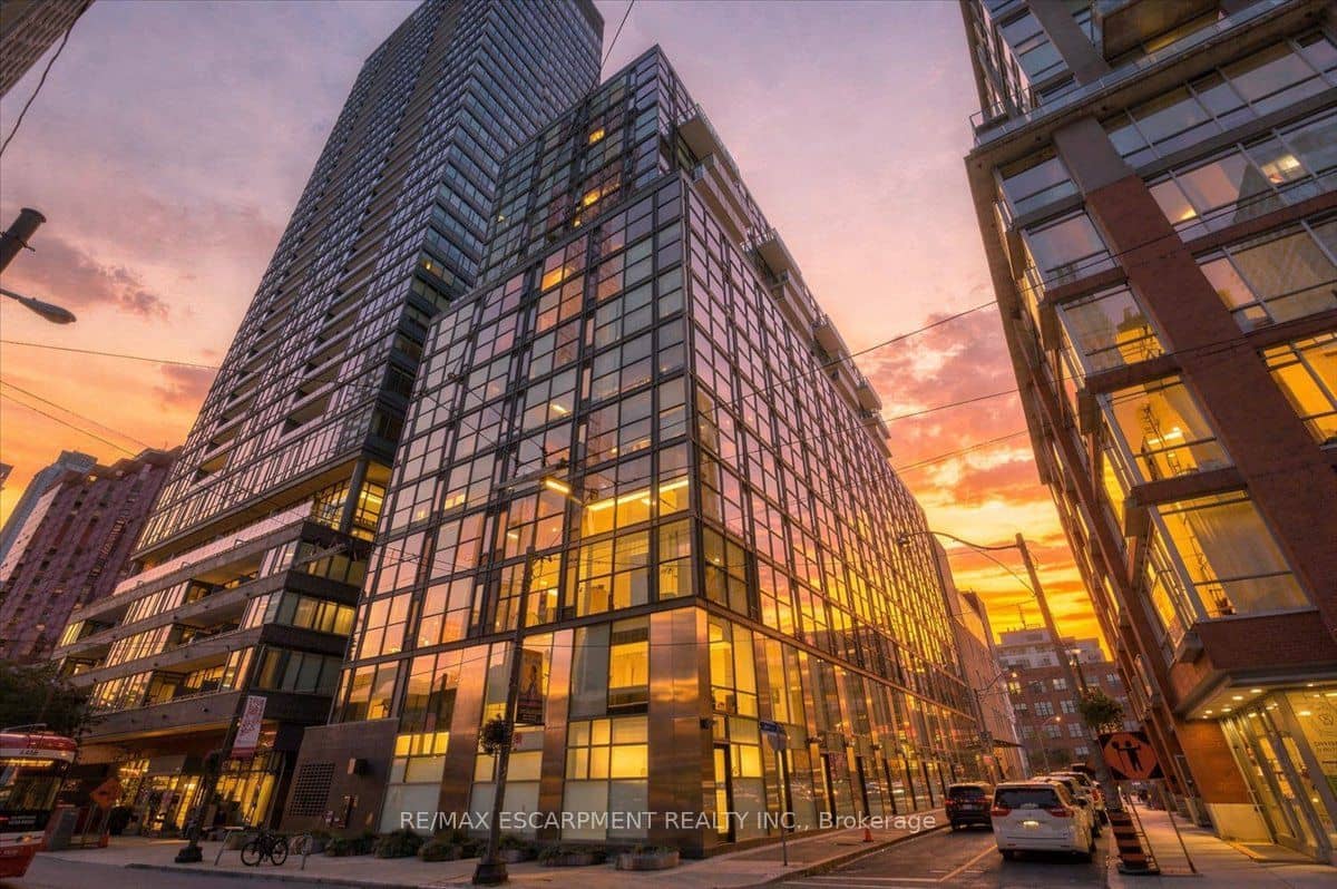 25 Oxley Street 613, Toronto, ON M5V 2J5