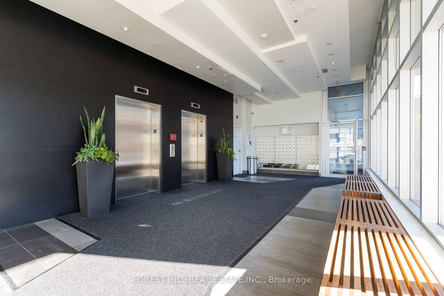 60 Bathurst Street 415, Toronto, ON M5V 2P4