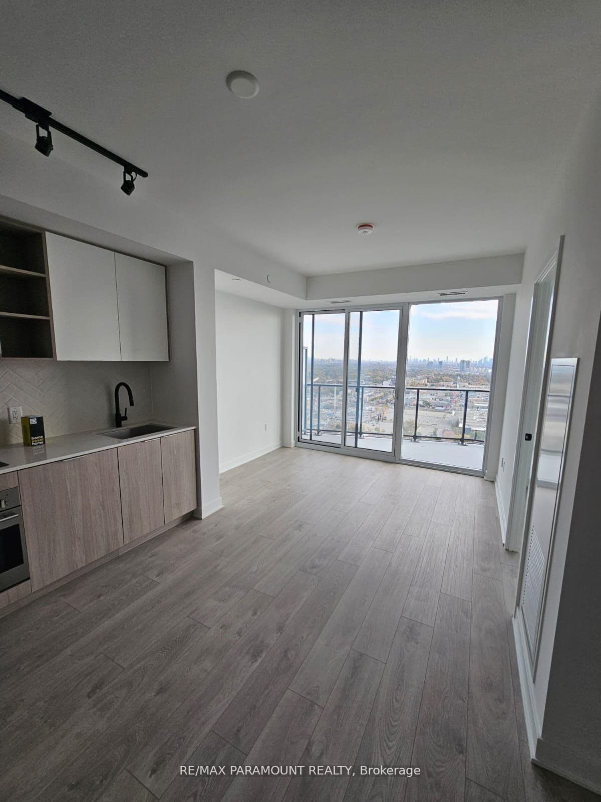 36 Zorra Street 3206, Toronto, ON M8Z 0G5