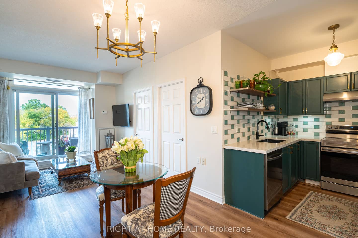 15450 Yonge Street 202, Aurora, ON L4G 0K1