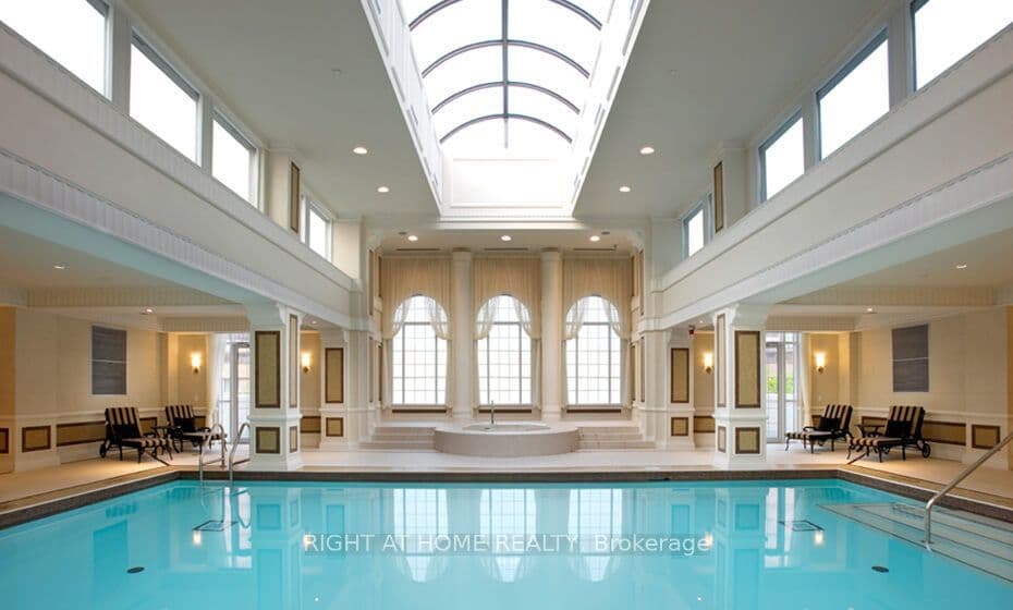 15 Greenview Avenue 1505, Toronto, ON M2M 4M7