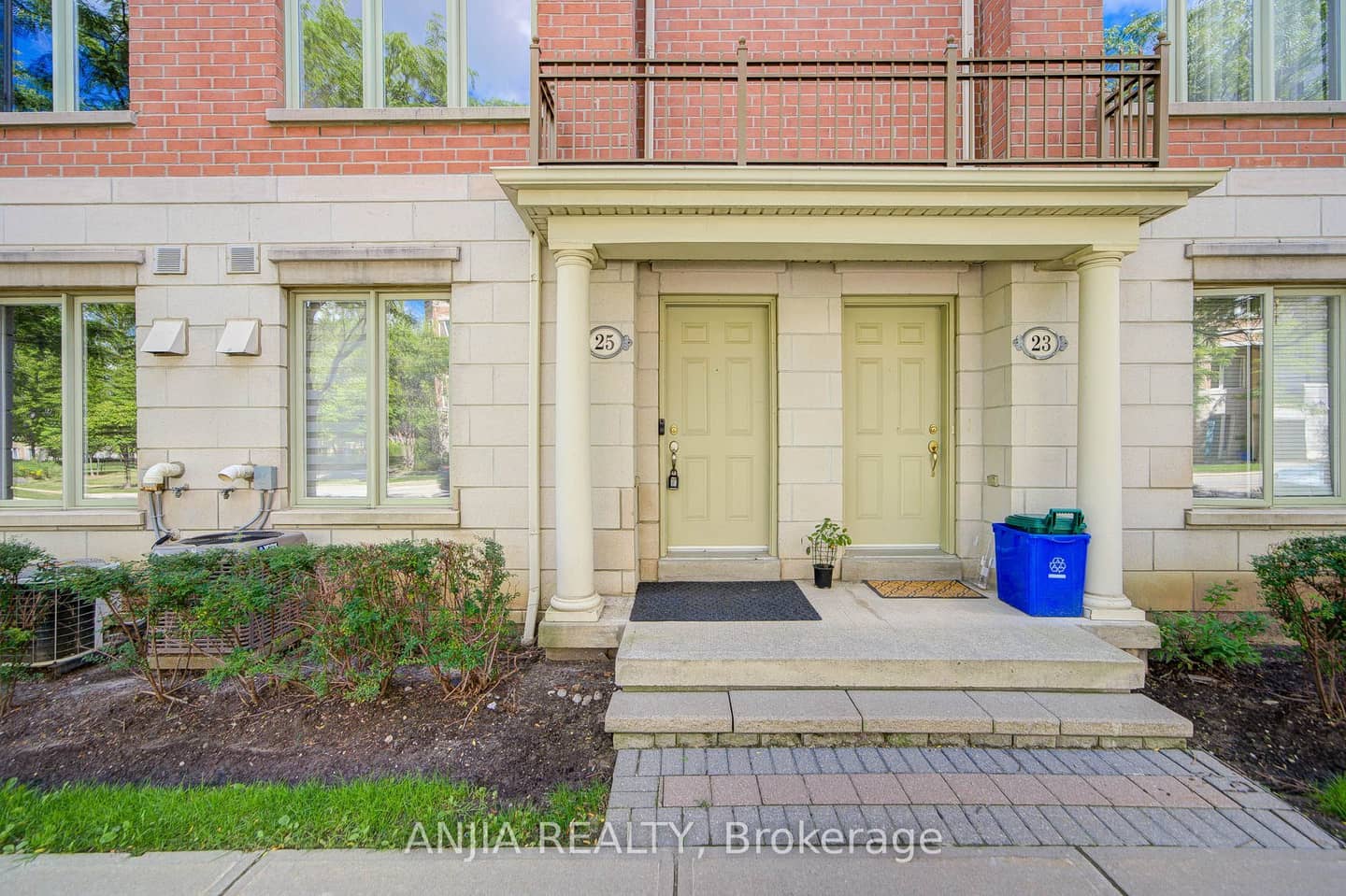 25 Galleria Parkway, Markham, ON L3T 0A4