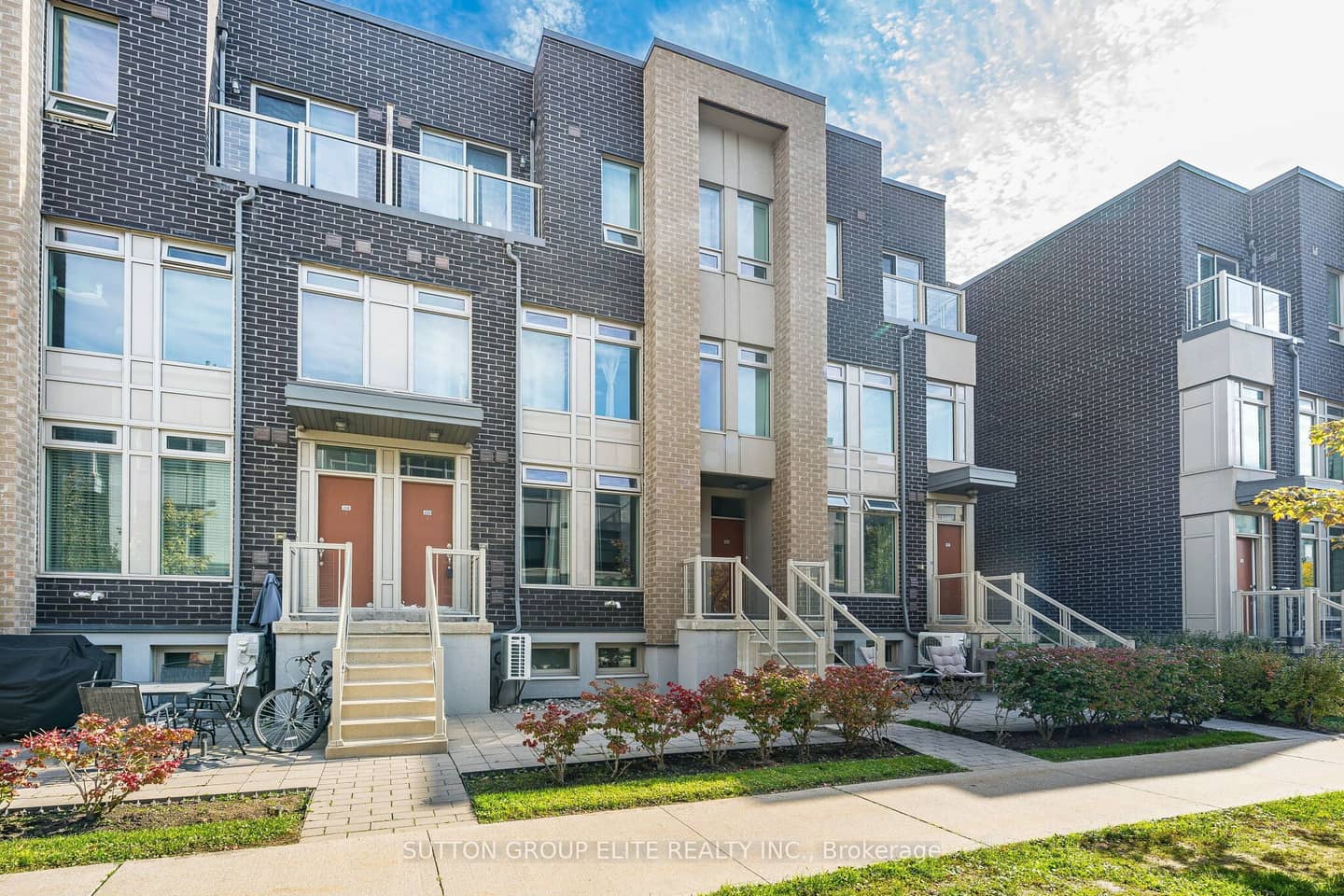 19 Applewood Lane 36, Toronto, ON M9C 0C1