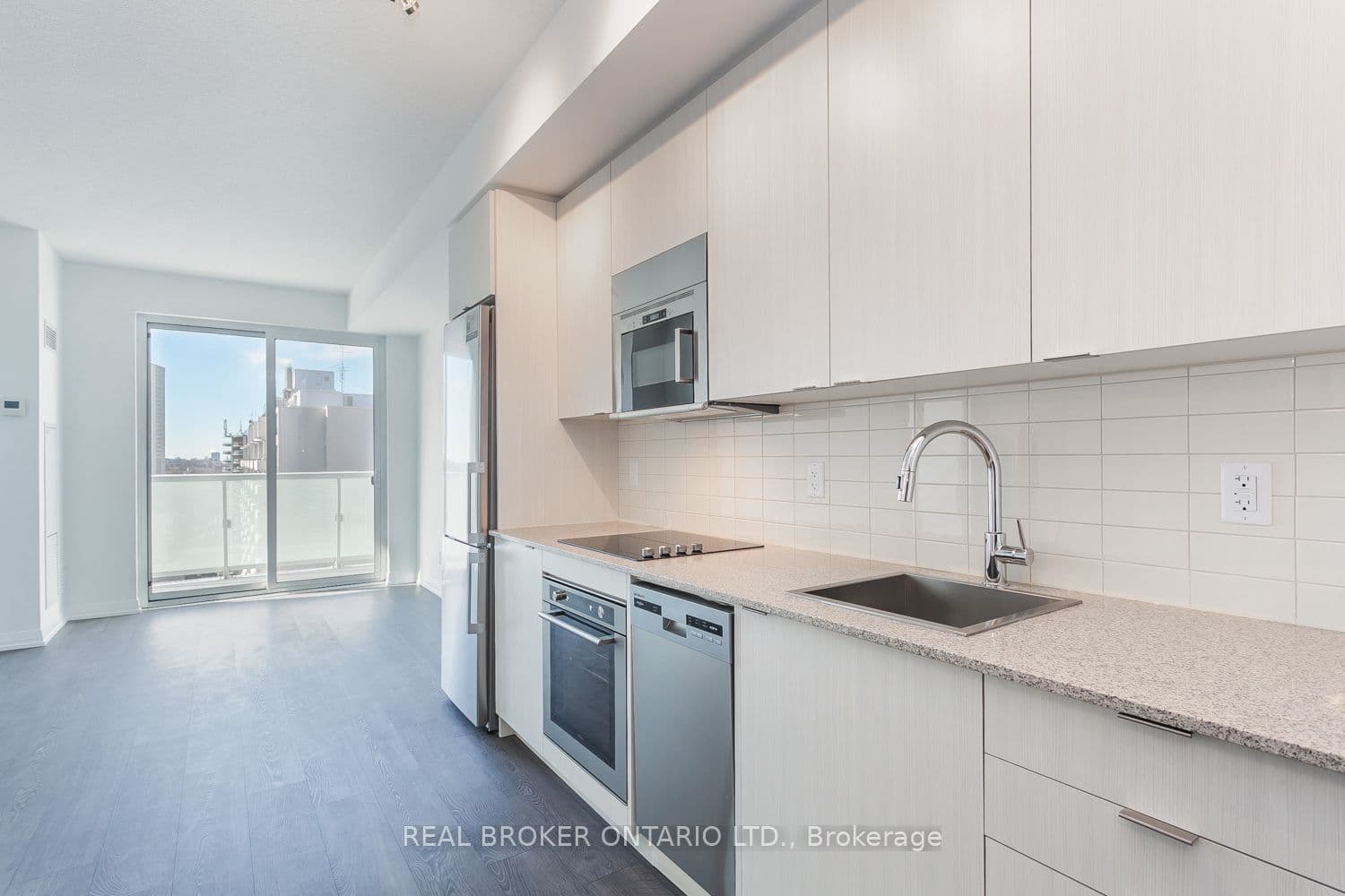 101 Erskine Avenue 1613, Toronto, ON M4P 1Y5