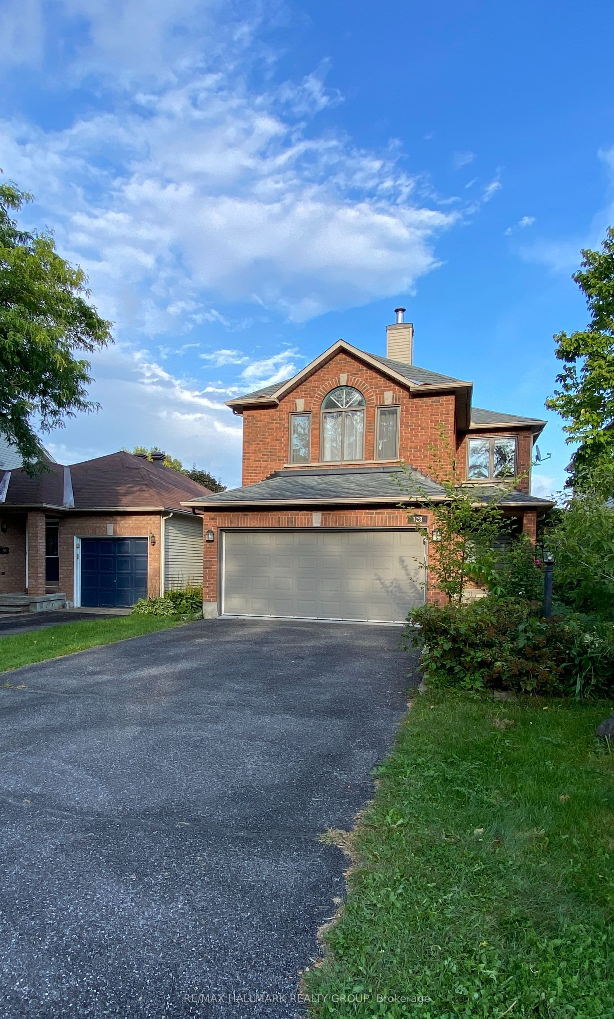 128 GRENADIER Way, Barrhaven, ON K2J 4M1