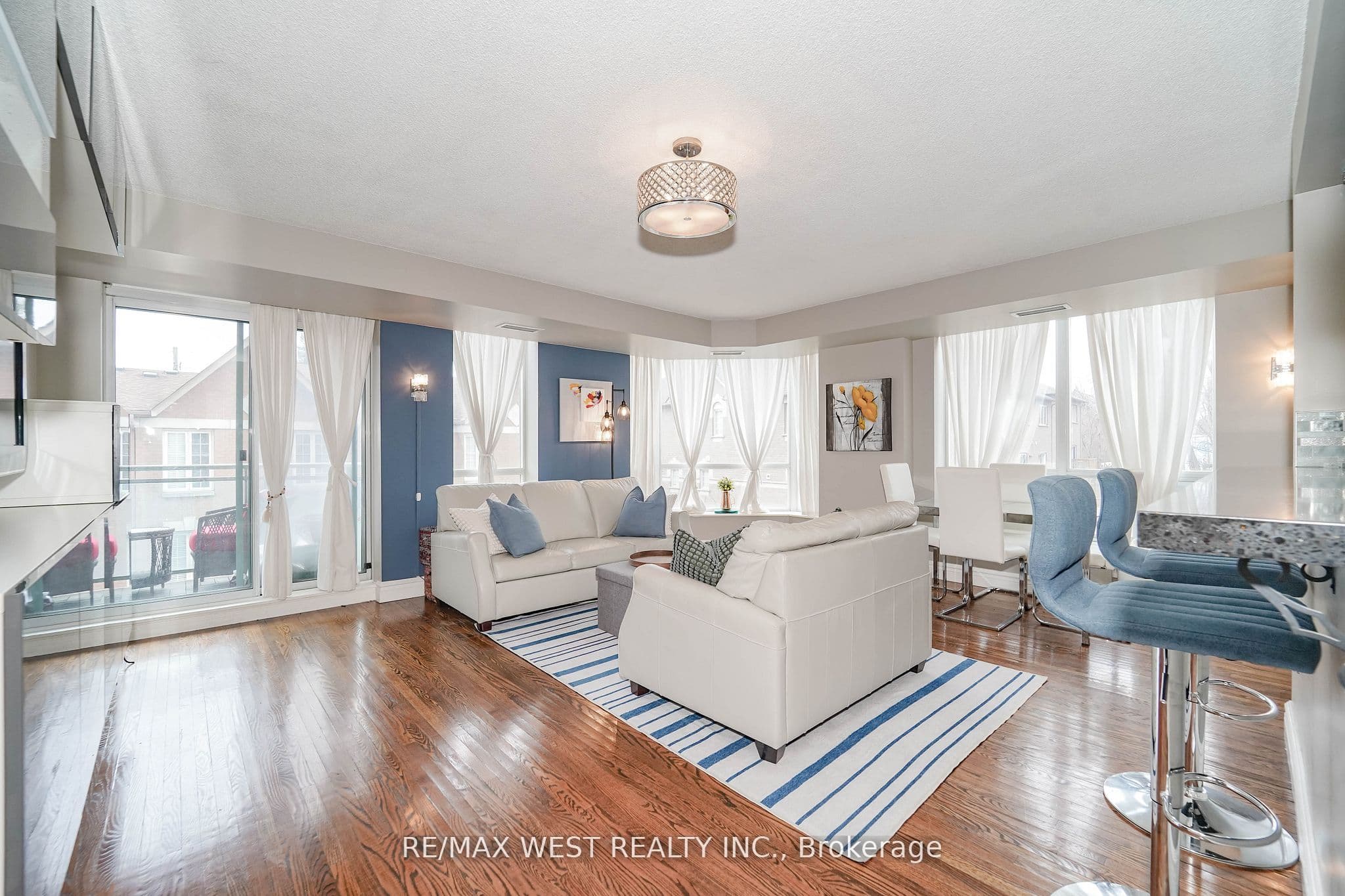 190 Manitoba Street 309, Toronto, ON M8Y 3Y8
