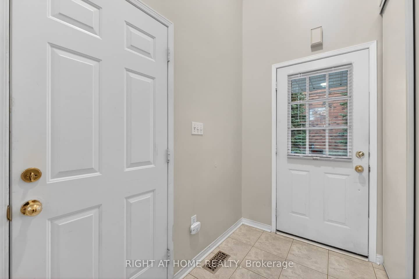 1480 Britannia Road W 24, Mississauga, ON L5V 2K4