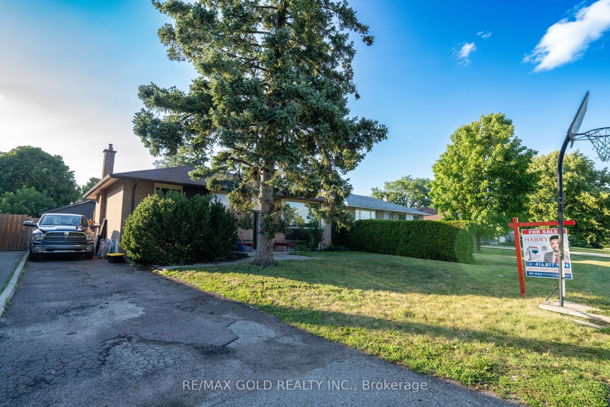 12 Alexandria Crescent, Brampton, ON L6T 1N3