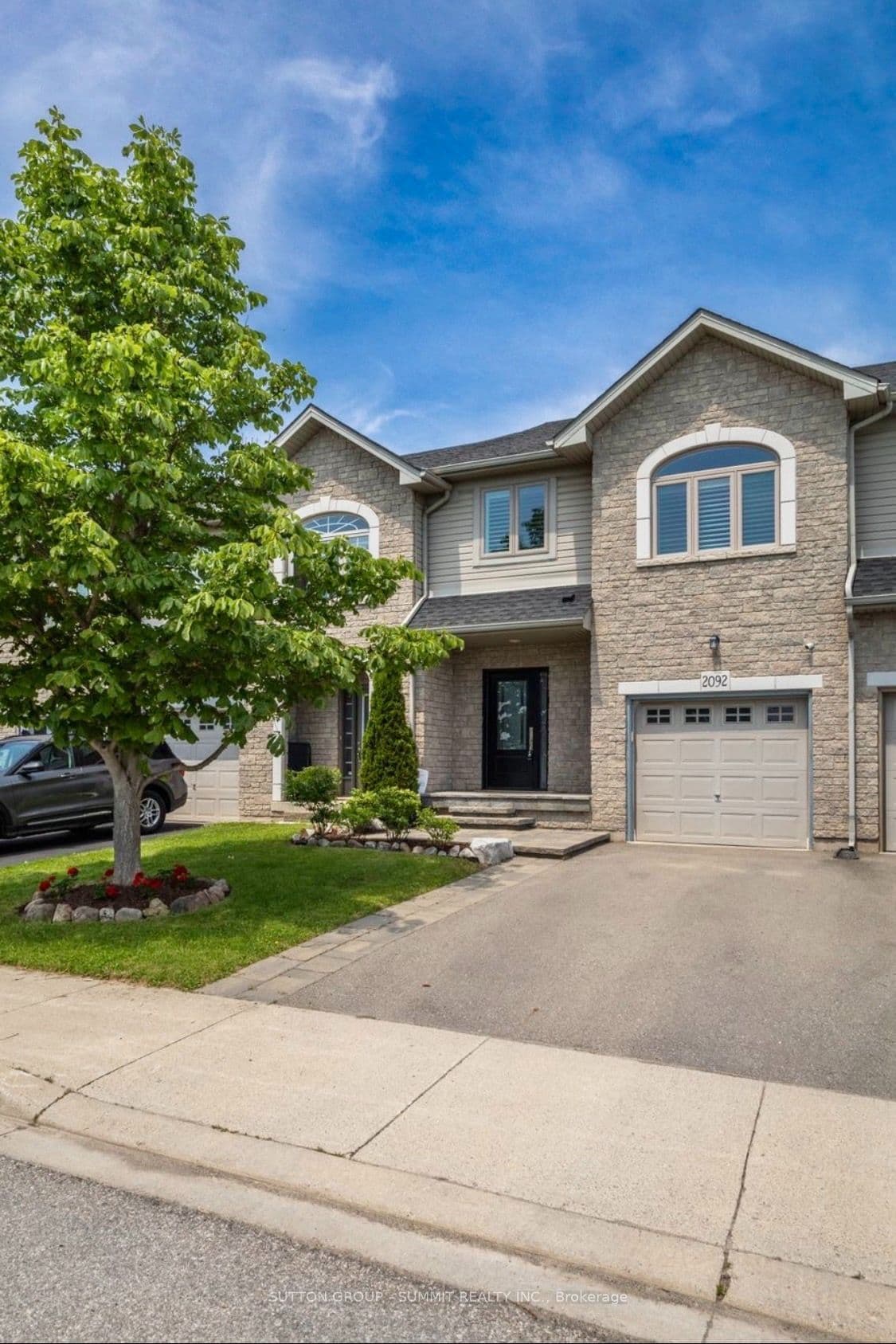 2092 ENGLISH Crescent, Burlington, ON L7L 7B3