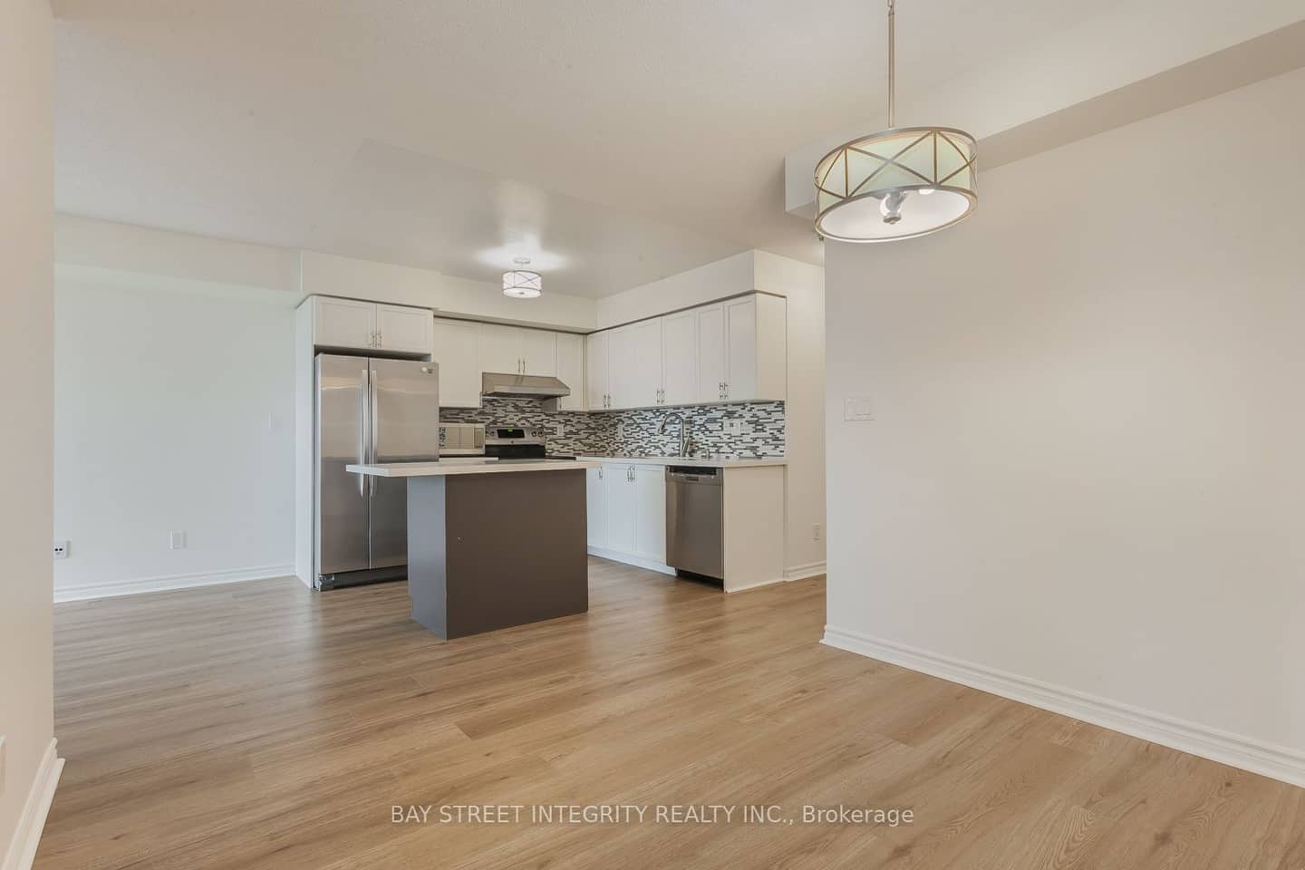 3888 Duke Of York Boulevard 2328, Mississauga, ON L5B 4P5