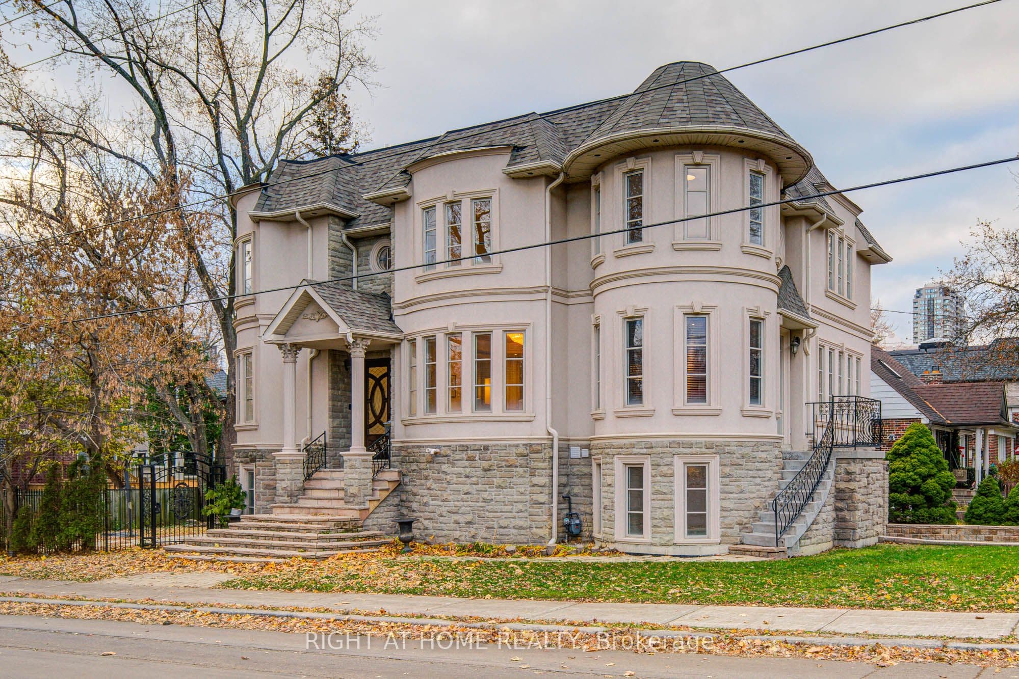 125 Kingsdale Avenue, Toronto, ON M2N 3W5