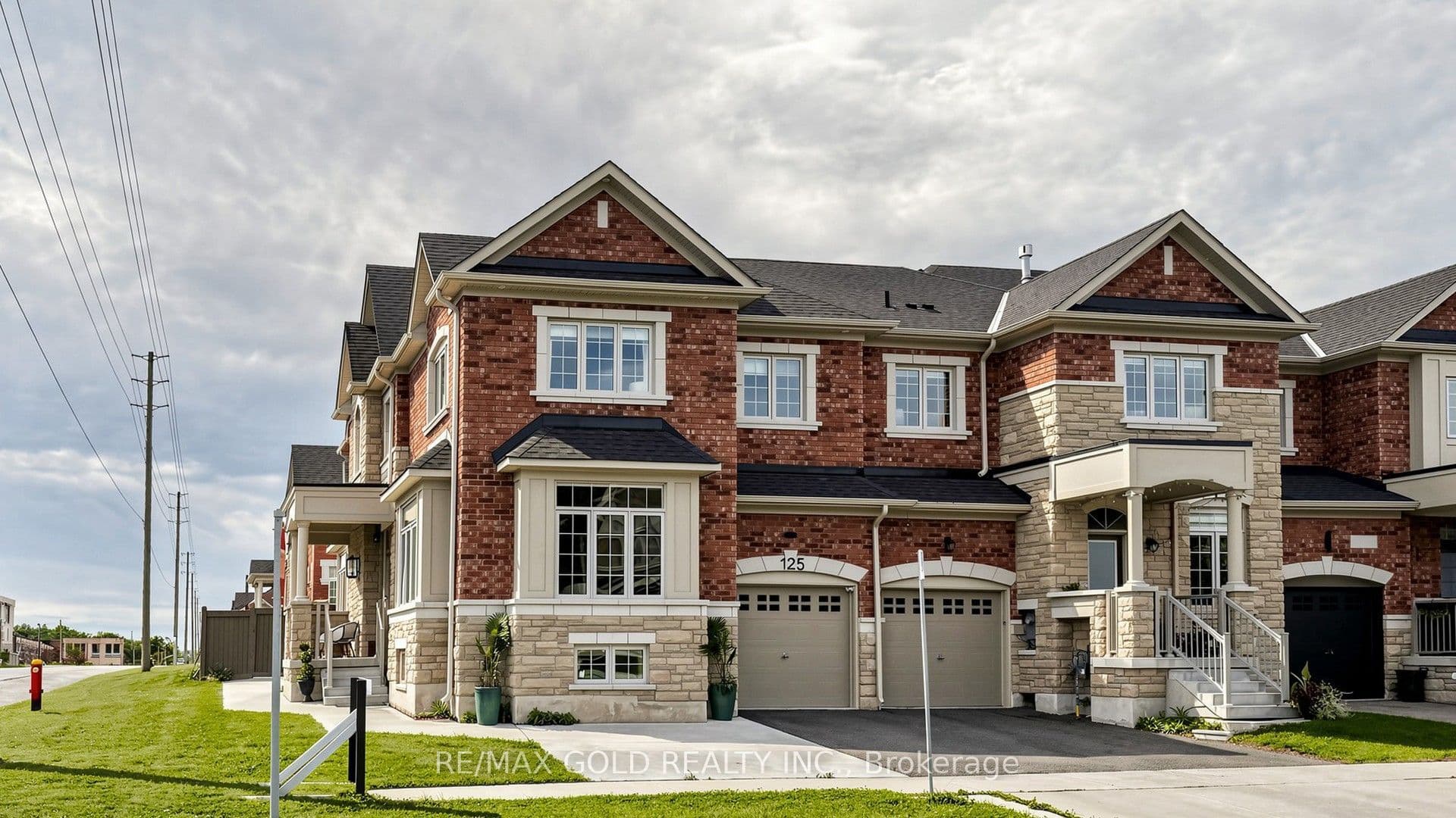 125 Burnhamthorpe Road E, Oakville, ON L6H 3R4