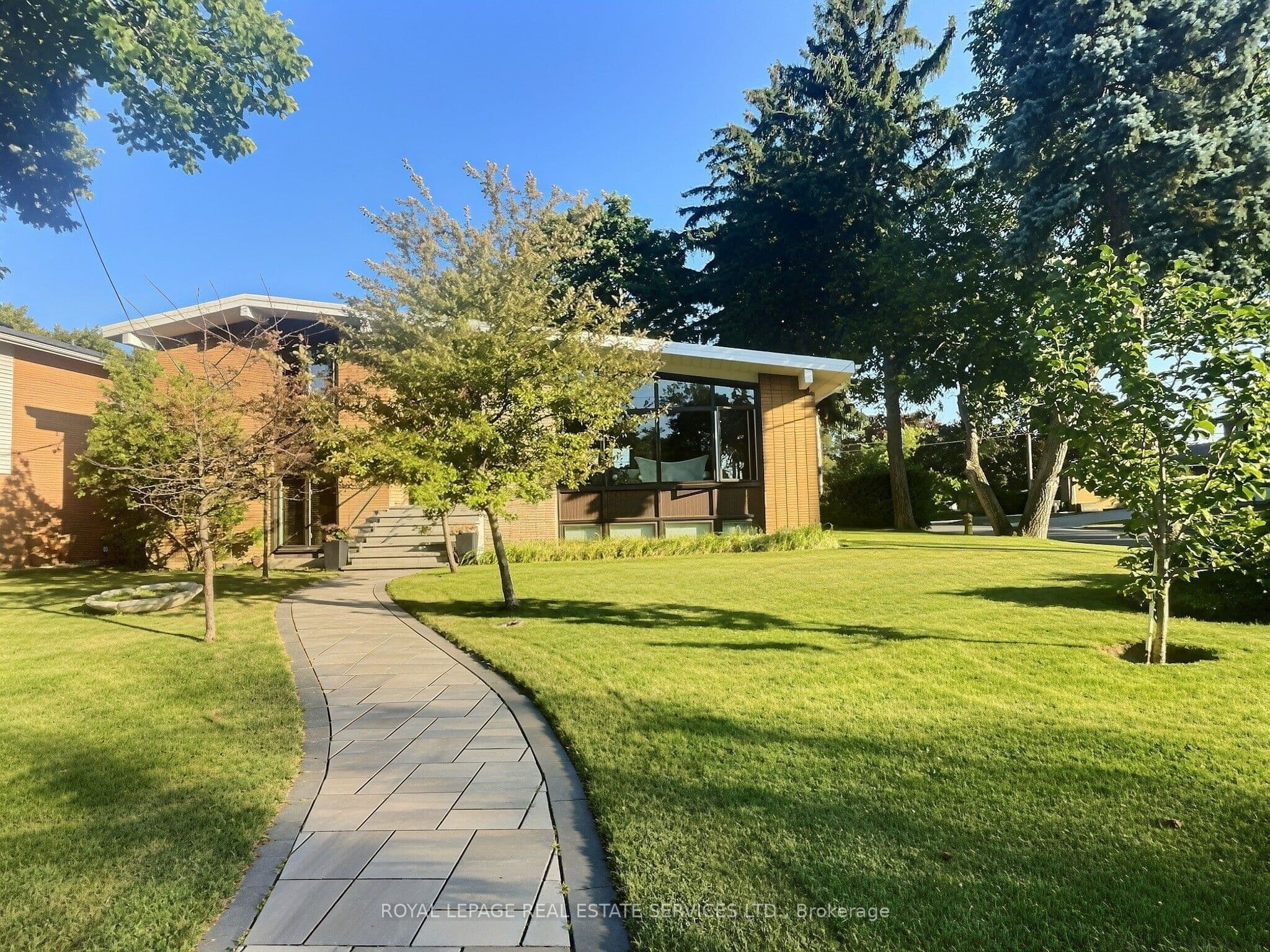 33 Blue Forest Drive, Toronto, ON M3H 4W4
