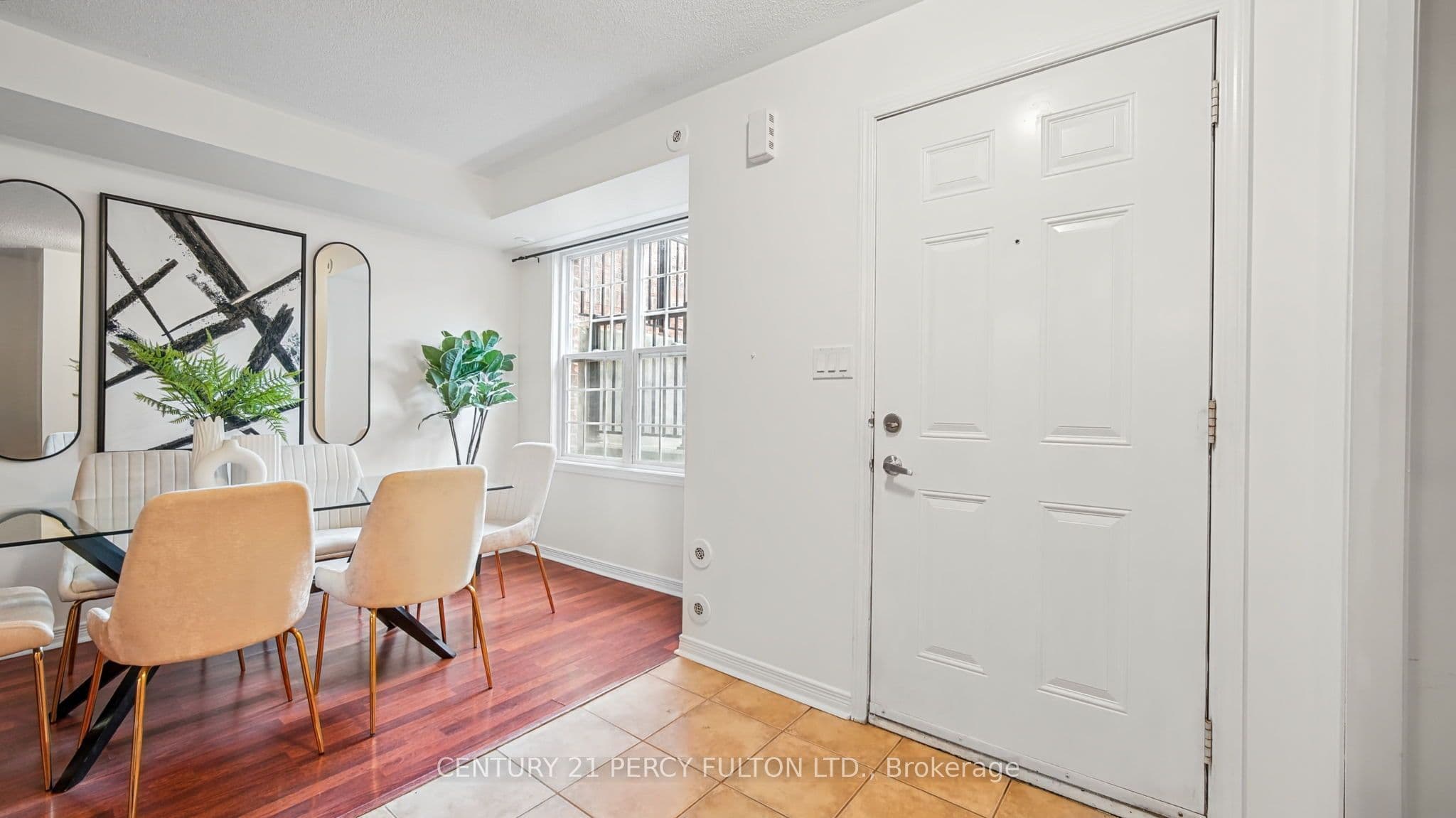45 Strangford Lane 101, Toronto, ON M1L 0E5