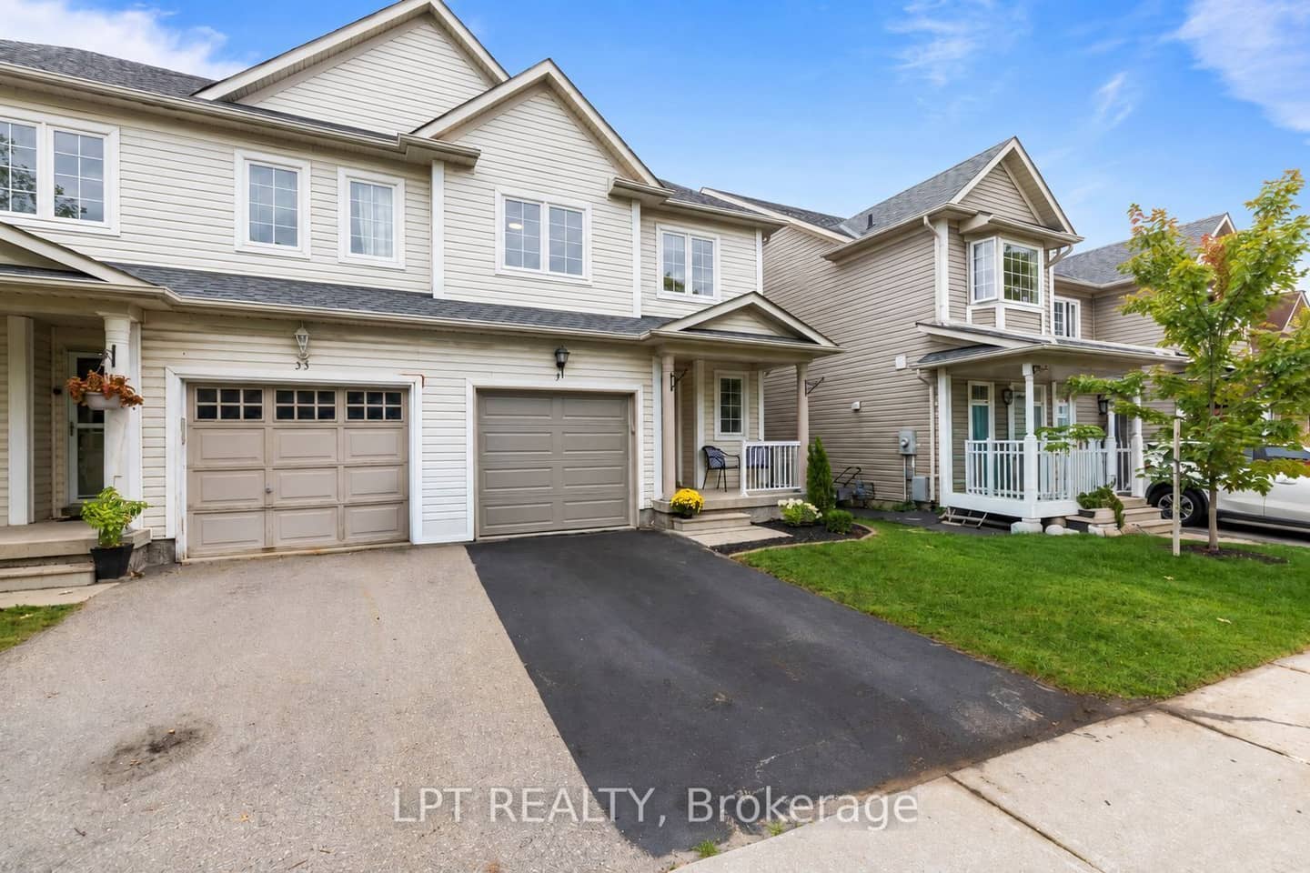 31 Laurendale Avenue, Georgina, ON L4P 4A8