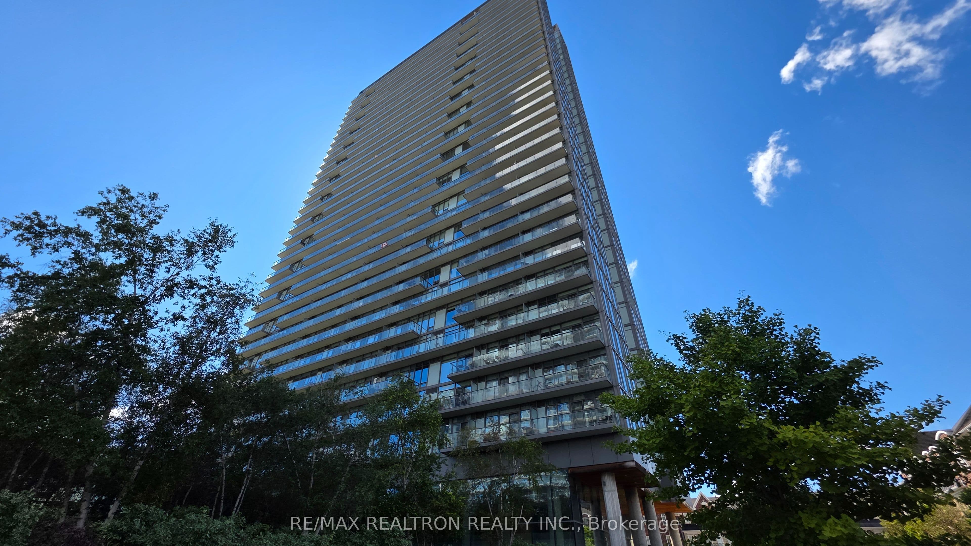 105 The Queensway Avenue 607, Toronto, ON M6S 5B5