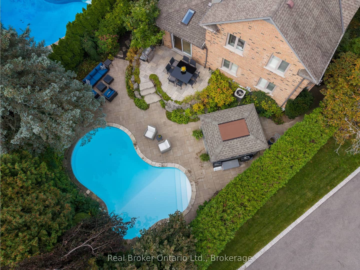 3270 Shelburne Place, Oakville, ON L6L 5V9