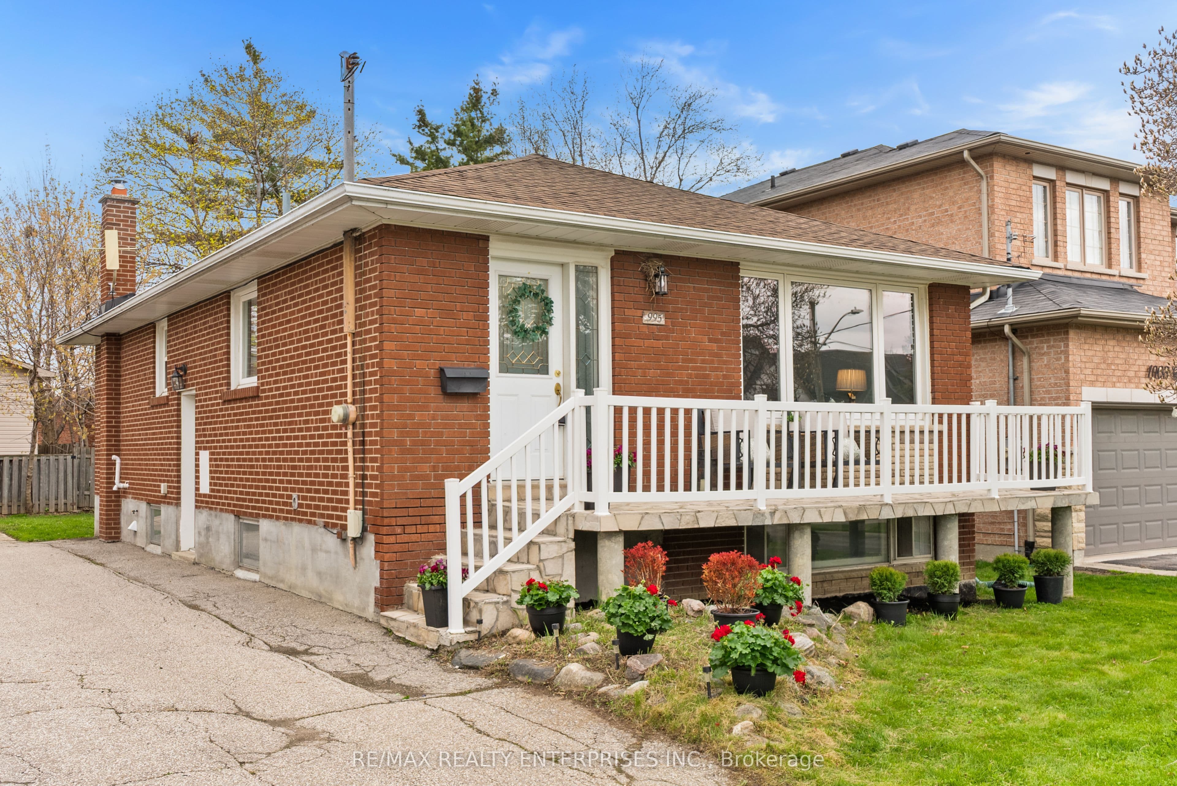 995 Garrard Avenue, Mississauga, ON L5E 1L4