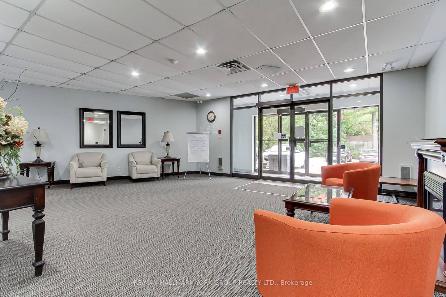 166 Olive Street 109, East Gwillimbury, ON L9N 1M9