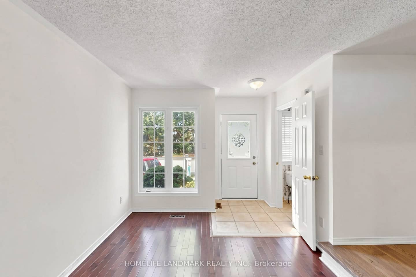 552 Thelma Street, Burlington, ON L7L 6W9