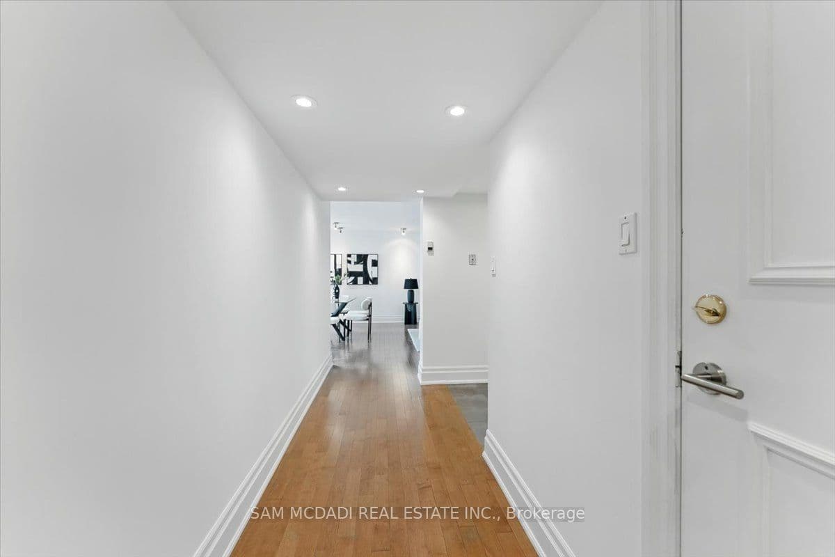 2045 Lake Shore Boulevard W 1605, Toronto, ON M8V 2Z6