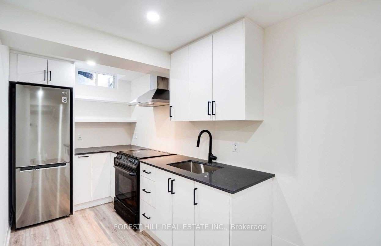 121 Timberwolf Crescent Lower, Vaughan, ON L4H 2W1