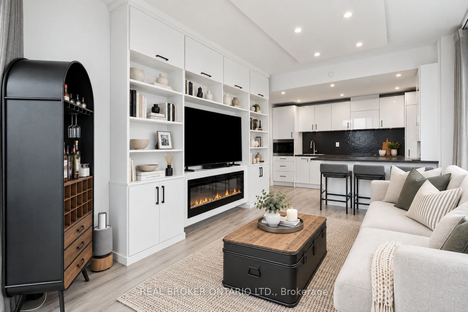 21 Widmer Street 2002, Toronto, ON M5V 0B8