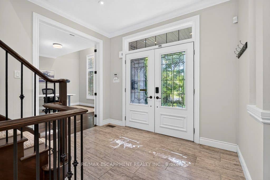 225 Lakeside Avenue, Burlington, ON L7N 1Y4