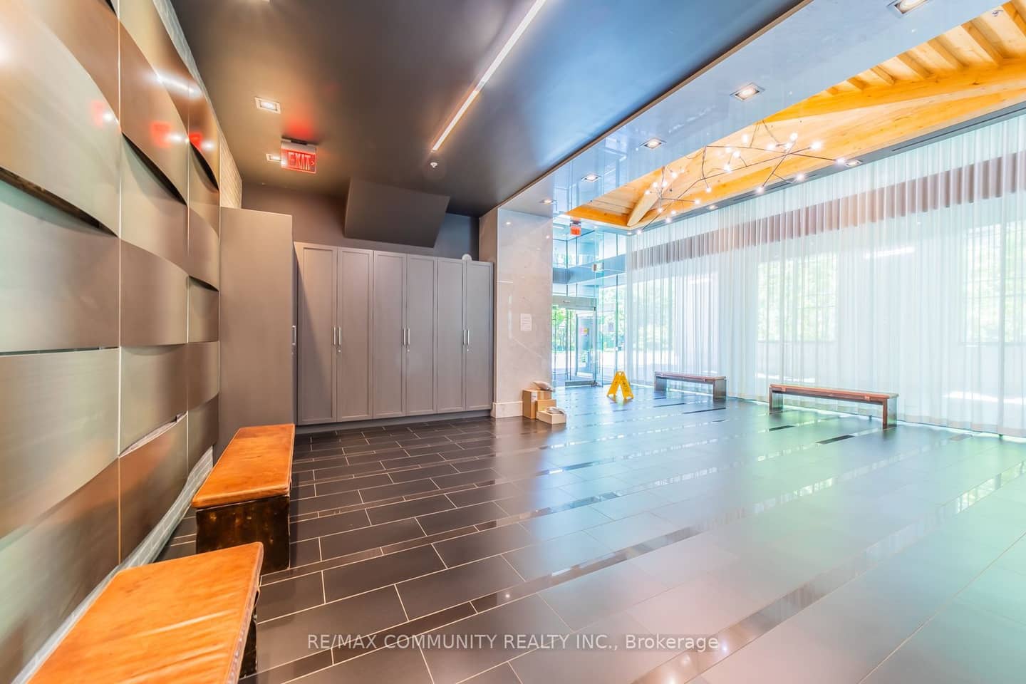 210 Simcoe Street 1210, Toronto, ON M5T 2W5