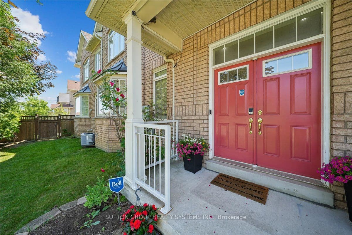 3348 Sunlight Street, Mississauga, ON L5M 0G8