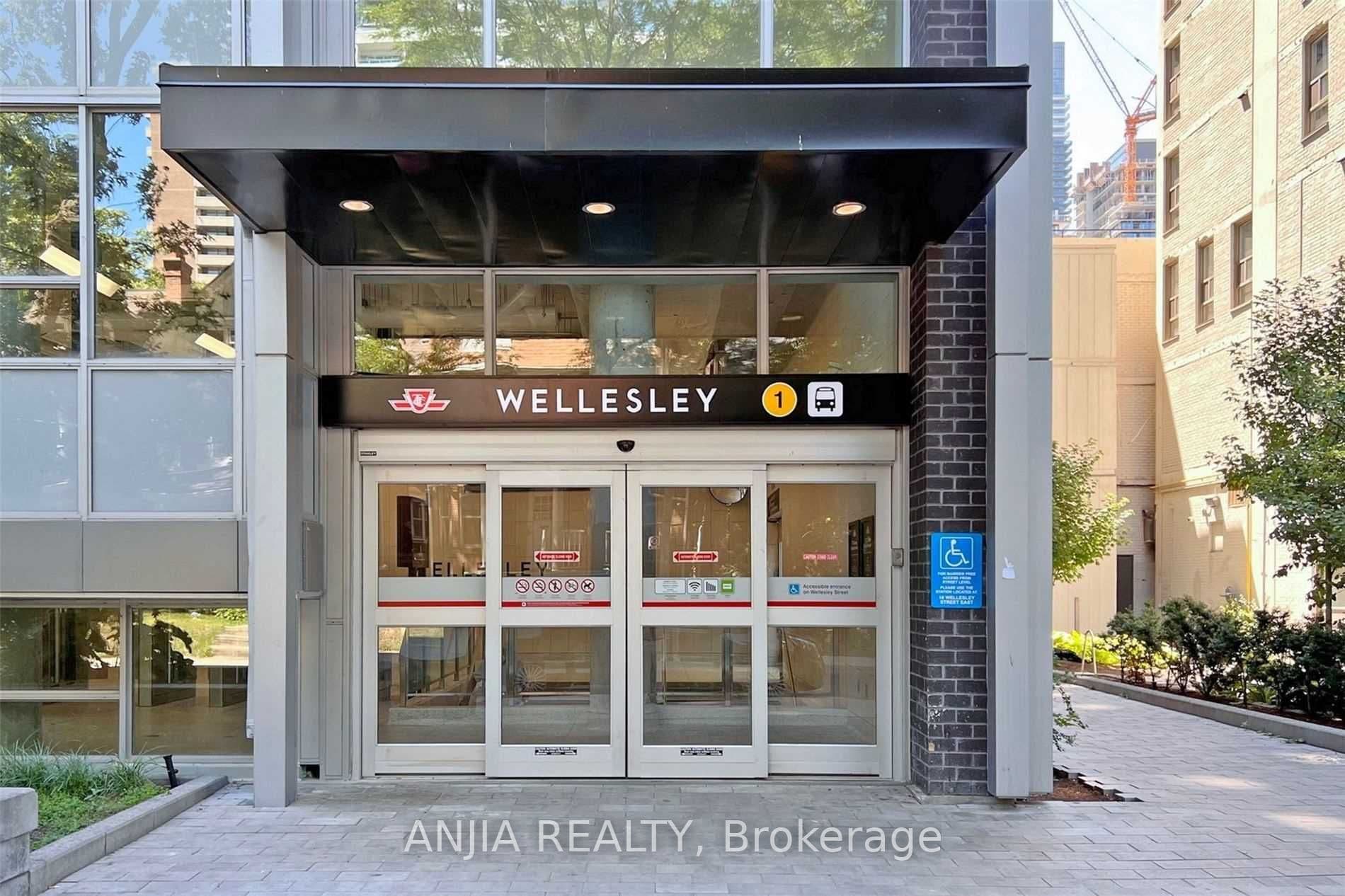 17 Dundonald Street 409, Toronto, ON M4Y 1K3
