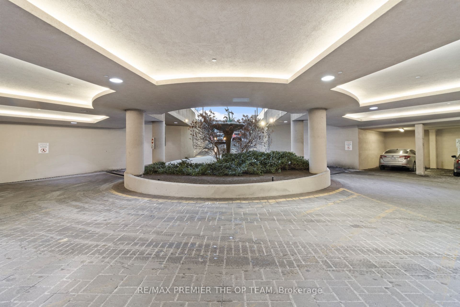 23 Cox Boulevard 1077, Markham, ON L3R 7Z9