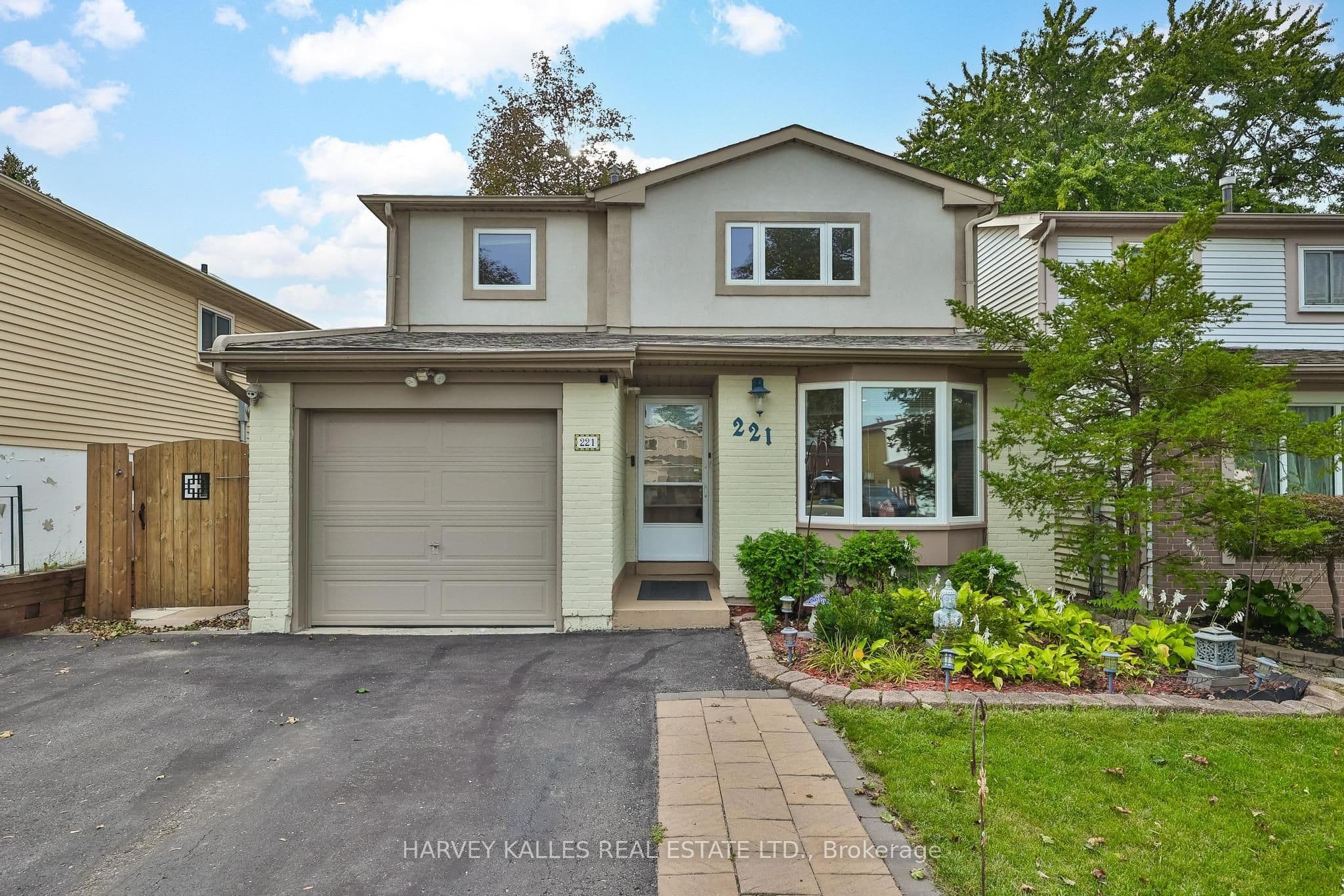 221 Snowshoe Crescent, Markham, ON L3T 4N2