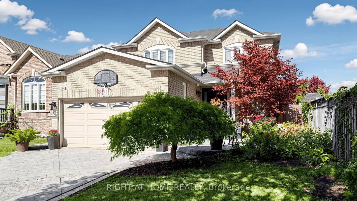 44 Robertson Close, Vaughan, ON L6A 2H1