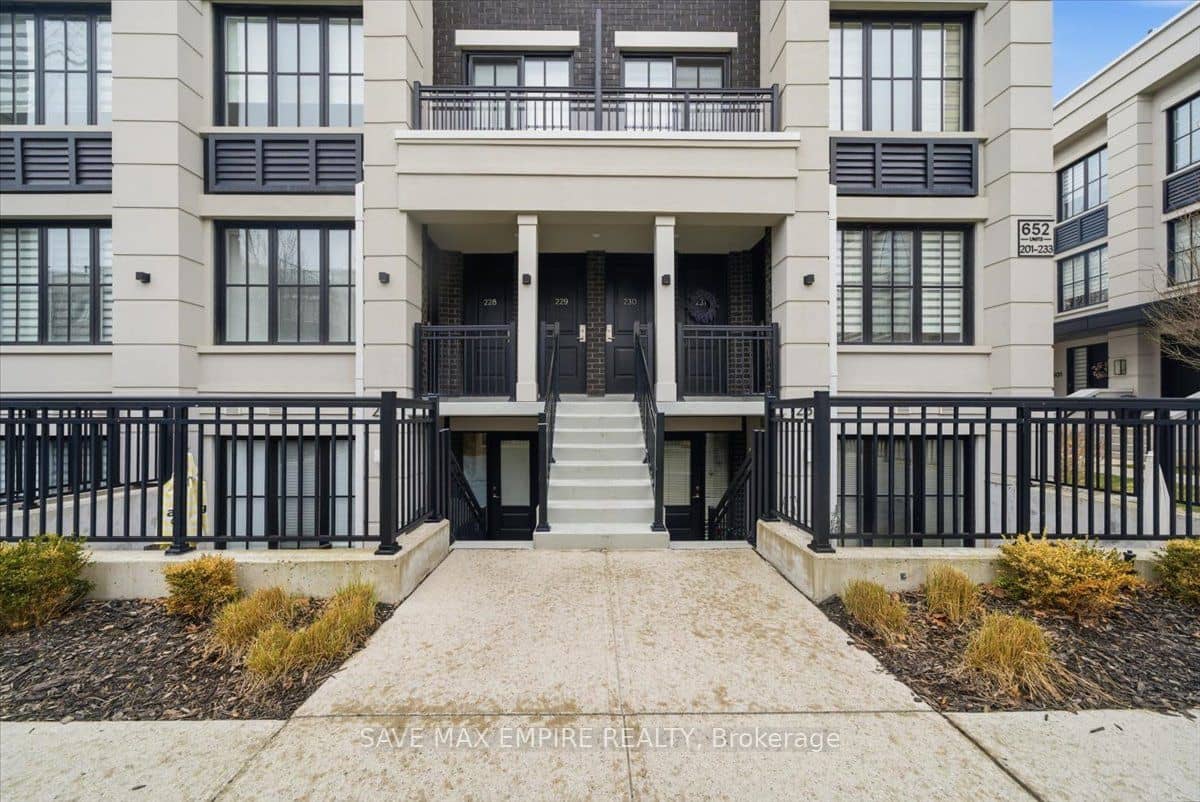 652 Cricklewood Drive 227, Mississauga, ON L5G 0B7